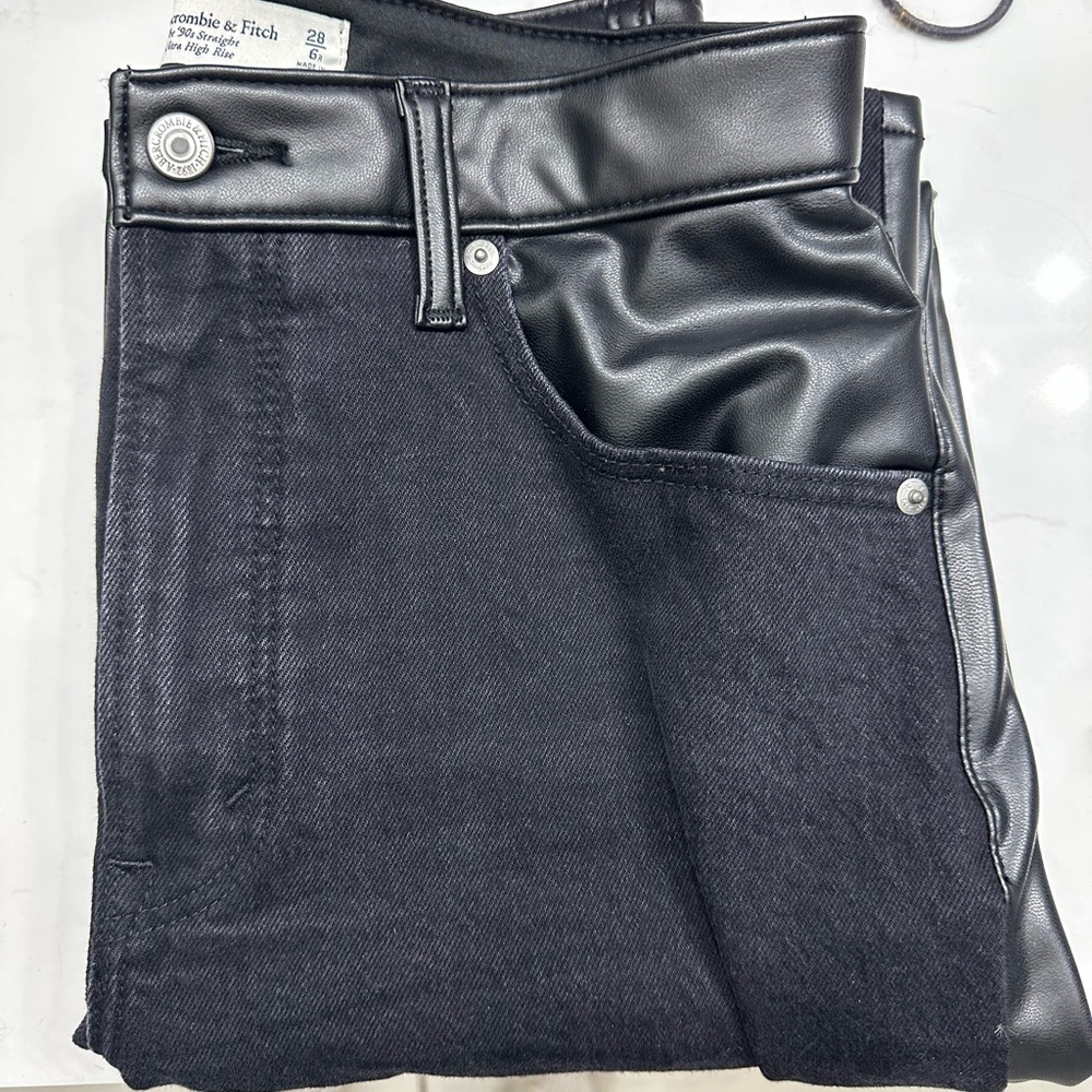 28/6R Abercrombie curve love black jean/leather